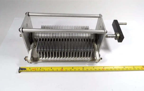 EF Johnson 500 pF Single Section Air Variable Capacitor – 36-500 pF. Genuine E.F. Johnson Co. Type C-style single air variable with ¼″ shaft and original crank handle. Ideal for ham radio transmitters, amplifiers, and antenna tuners. Rugged aluminum construction with steatite insulation, approx. 11″ L × 4½″ W × 4¼″ H, ~1/6″ plate spacing. Clean used condition. Perfect for vintage restoration or high-power RF projects. Nationwide Radio & Eq. Sales.