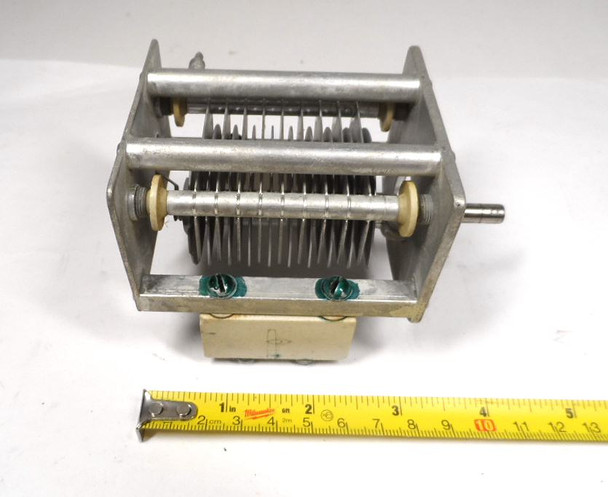 General Electric military surplus P7761569-6 single-section air variable capacitor. Measured range approximately 20–84 pF with ~1/16″ plate spacing and high voltage rating around 4000 V peak. Rugged USA military-spec unit with 1/4″ shaft, ideal for HF amplifiers, antenna tuners, or radio restoration projects. Measures about 4.6″ long × 2.75″ wide. Excellent condition for age. Perfect for ham radio builders seeking authentic high-voltage surplus components.
