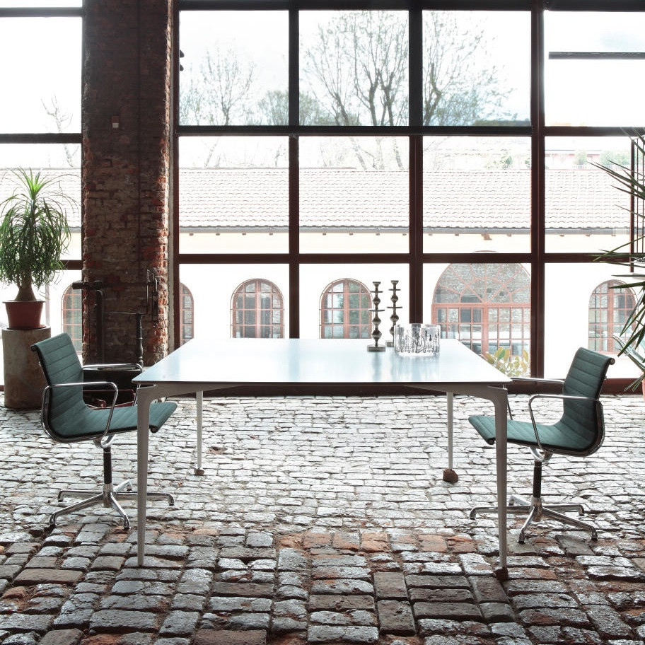 Liuto Square Table