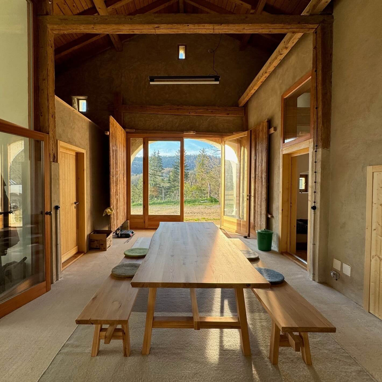 Larbus Dining Table