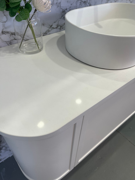 BONDI CURVED STONE TOP - PURE WHITE BONDI CURVED STONE TOP - PURE WHITE