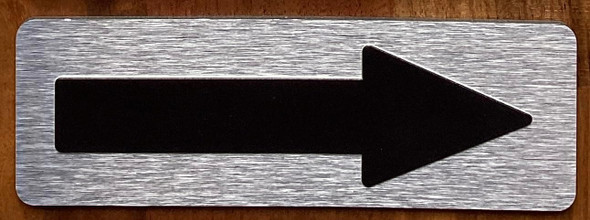 ARROW SIGN WITH RAISED LETTERS/IMAGE