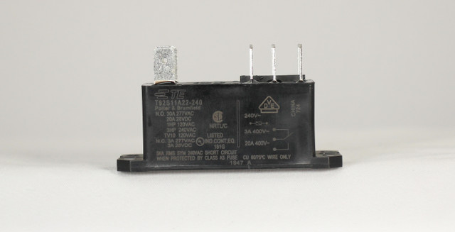 Friedrich 61643311 Relay - 230V Coil DPDT - 30 Amp - 208/240V