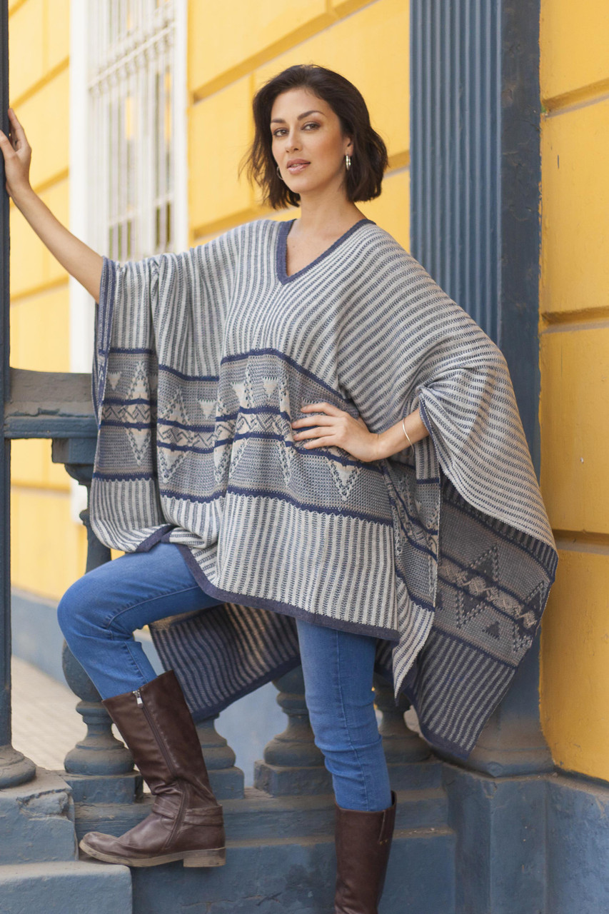 Sammentræf film Give Bohemian Poncho in Blue Geometric Pattern from Peru 'Memories Past in Blue'  - Smithsonian Folklife Festival Marketplace