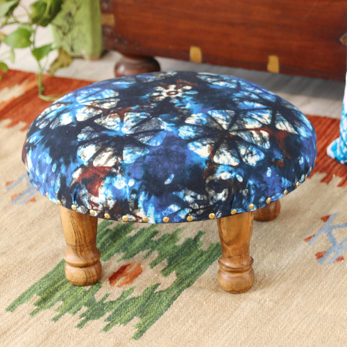 TIe-Dyed Floral Ottoman with Wood Legs 'Flower Majesty'