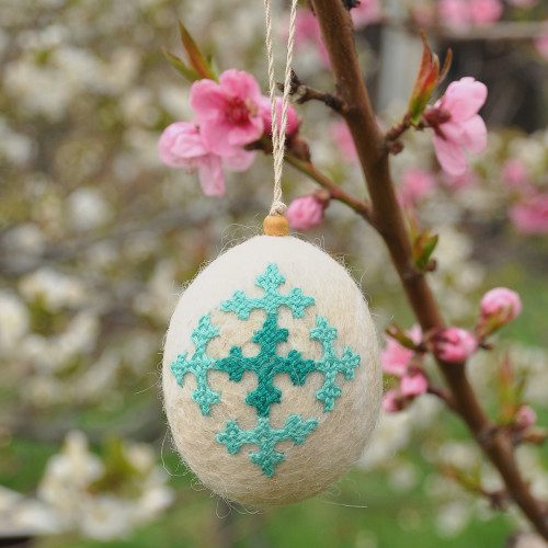 Handcrafted Embroidered Wool Egg Ornament in Ivory and Green 'Yerevan's Fruit'