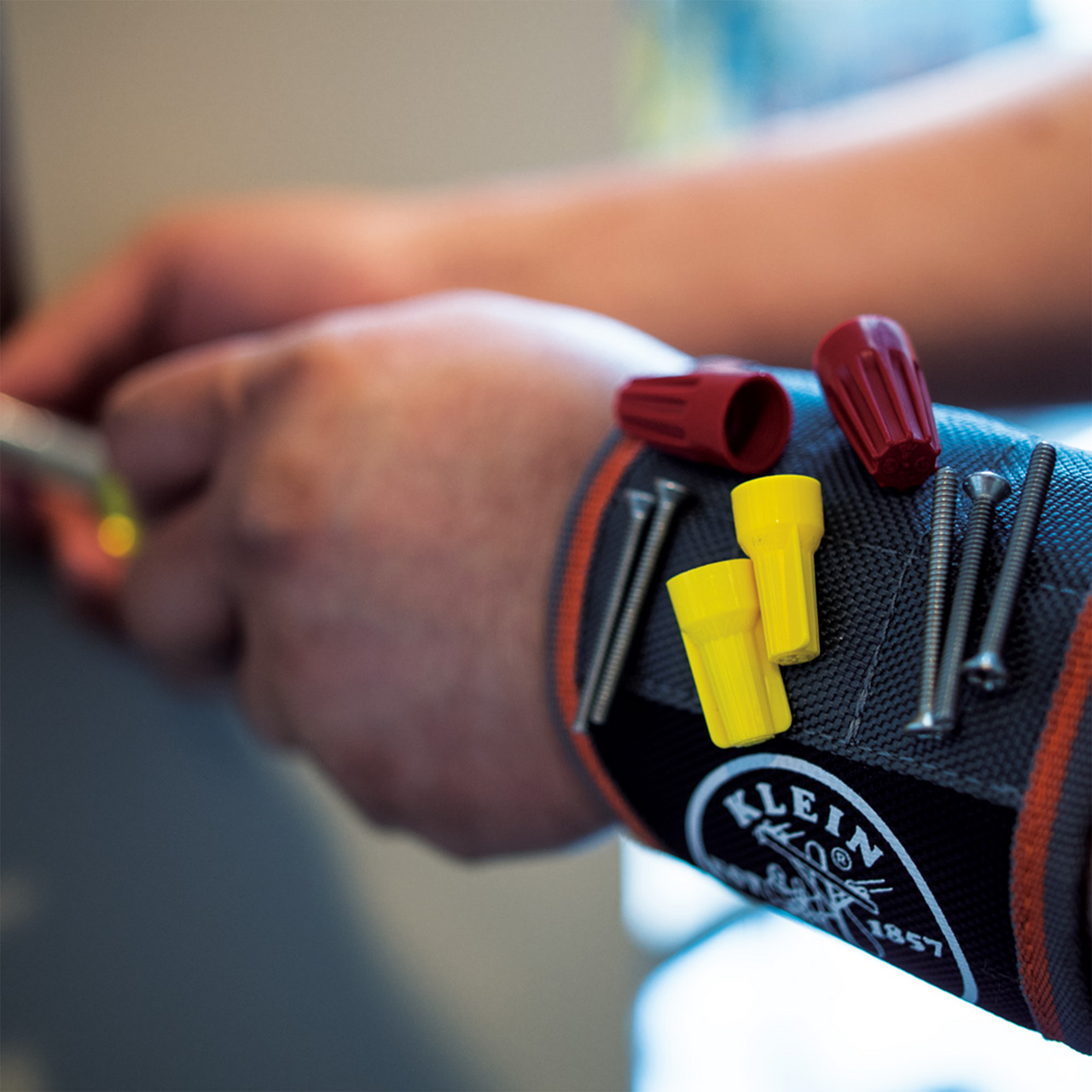 Tradesman Pro™ Magnetic Wristband - Klein Tools 55895