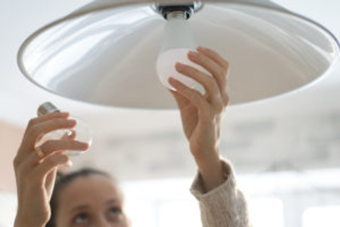 LED vs. Incandescent Lightbulbs: What Is the Difference? - Induction  Lighting Fixtures Corp