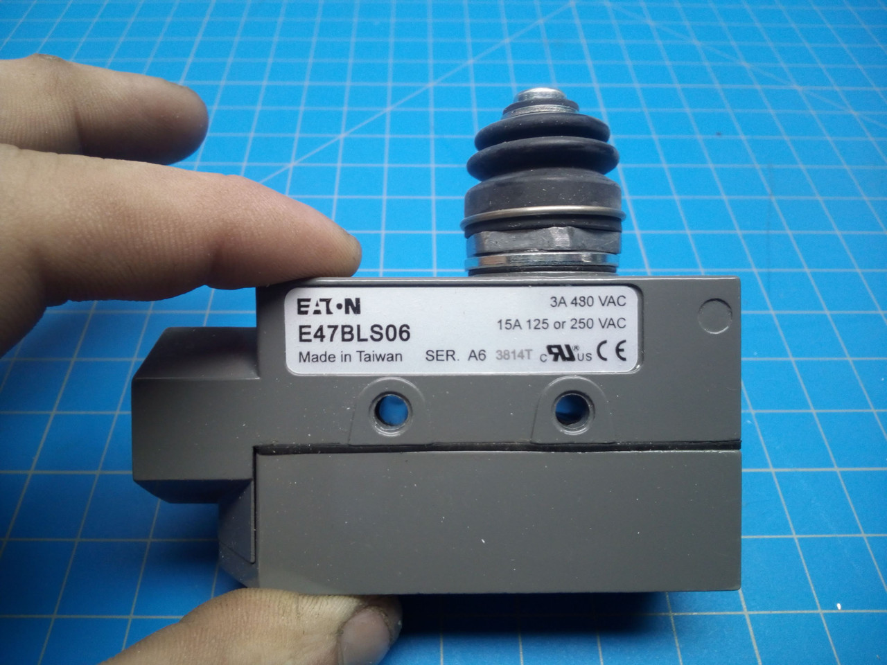 Eaton E47BLS06 Enclosed Precision Limit Switch - P01-000090