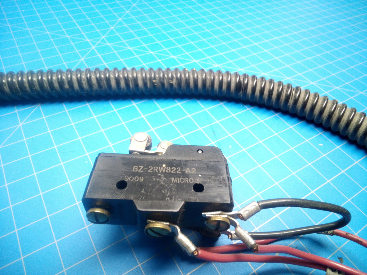 Honeywell Snap Action Switch Roller Lever BZ-2RW822-A2 - P01-000134
