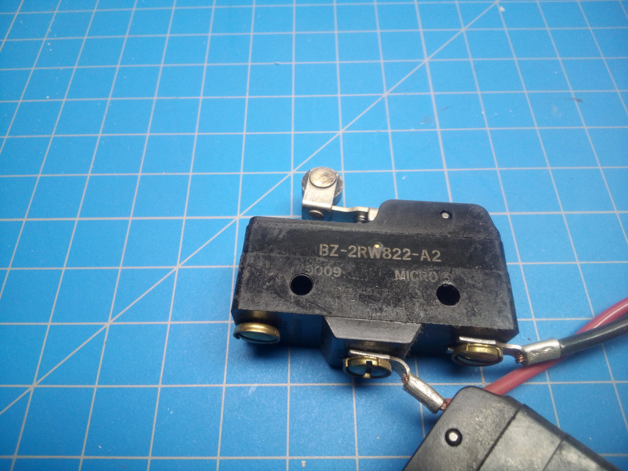 Honeywell Snap Action Switch Roller Lever BZ-2RW822-A2 - P01-000134