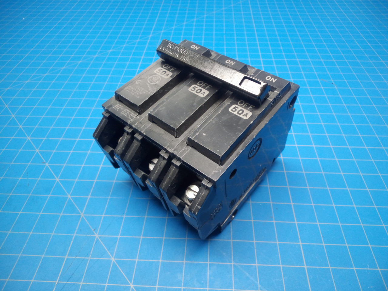 GE 3 Pole 50 A 240 VAC Circuit Breaker RV-2937 THQB32050