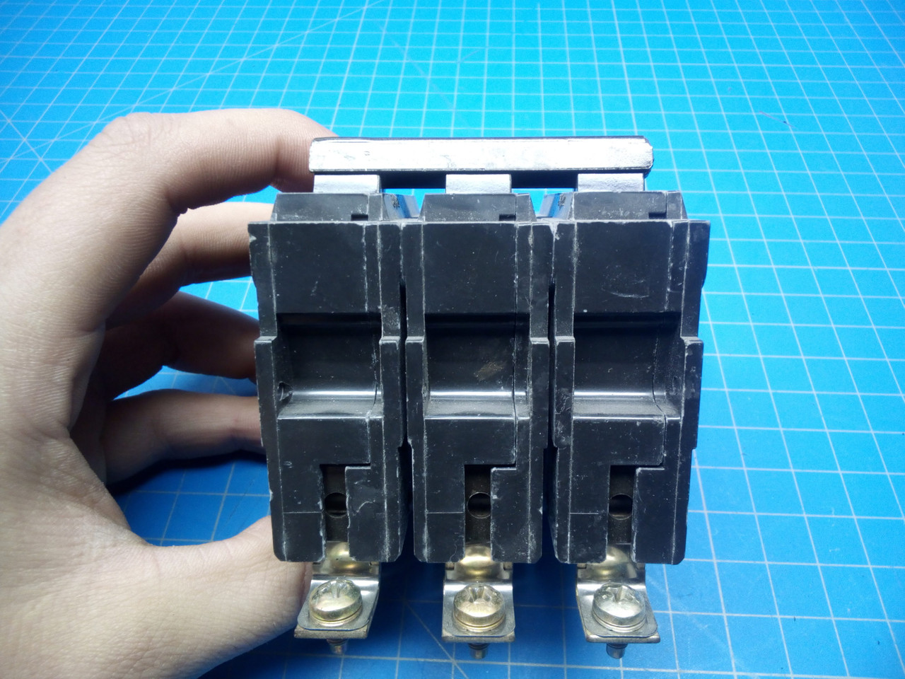 GE 3 Pole 50 A 240 VAC Circuit Breaker RV-2937 THQB32050