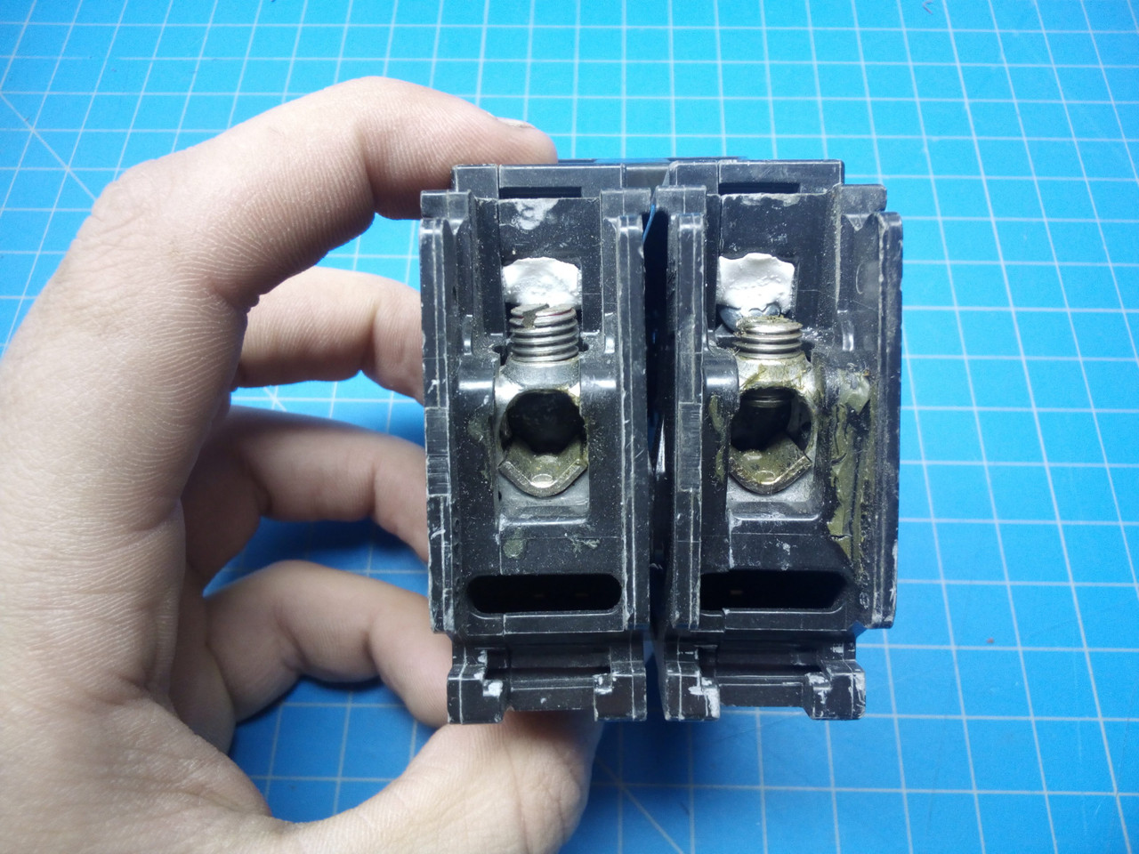 Siemens Q2100HH 100-Amp Double Pole Circuit Breaker – 120/240V, 65 KAIC, Plug-In Type - View #6