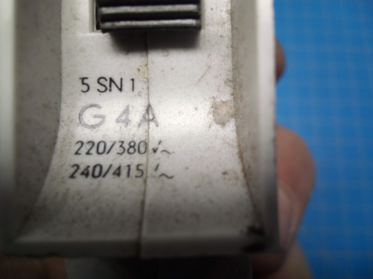 4 Amp Single Pole Siemens Breaker 5 SN 1 - P02-000694