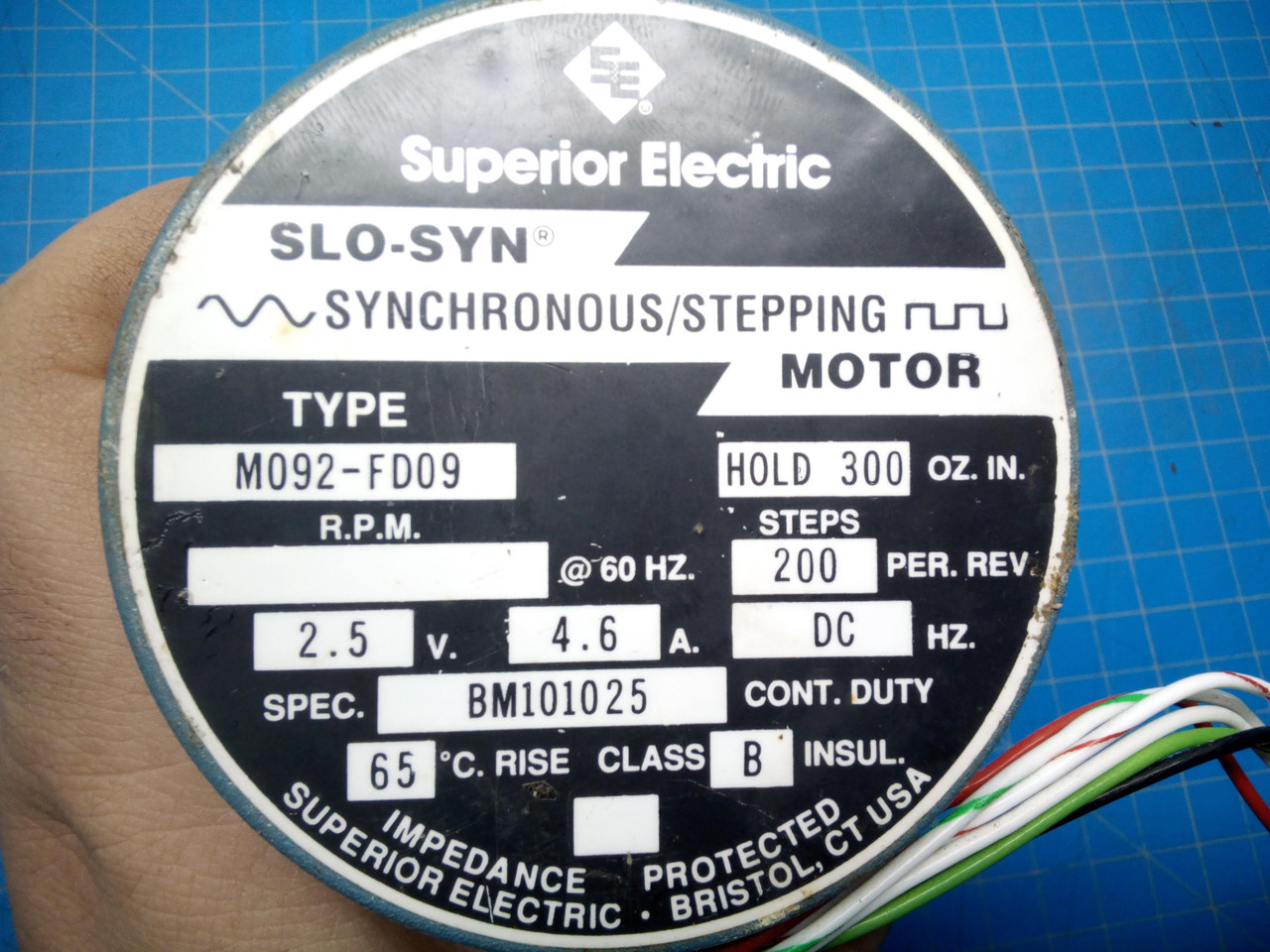 Superior Electric Synchronous Stepping Motor 2.5 VDC 4.6 A 200 steps M092-FD09