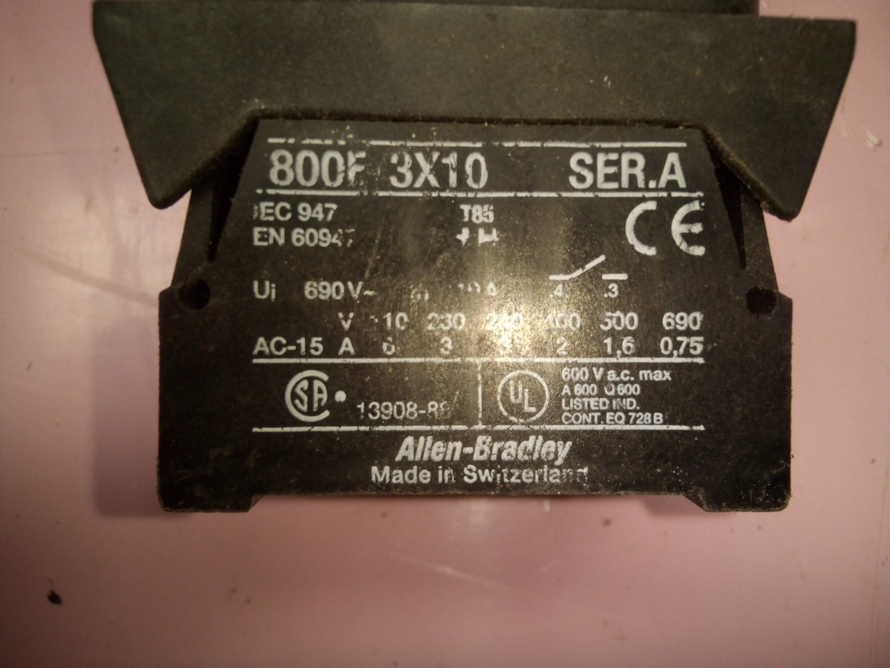 Allen Bradley 1A 690VAC 1NO Contact Block w/ Red Mushroom Illuminated Push Button 800E3X10