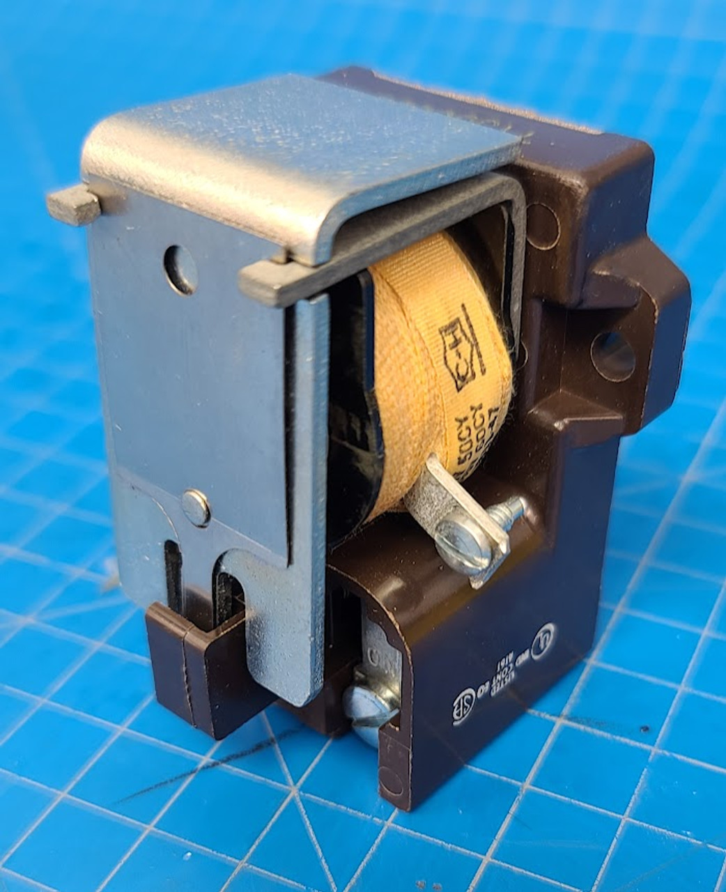 Eaton / Cutler-Hammer 16 Amp 600 Vac 220/240 Vac Coil Relay 9575H2441A