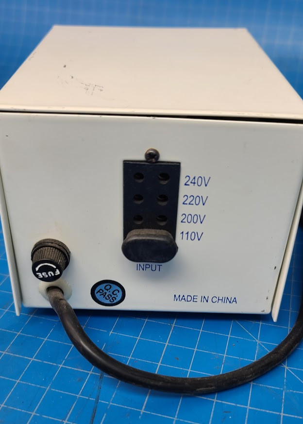 Philmore 120/110 x 220/240 VAC Step Up / Step Down Transformer ST-300