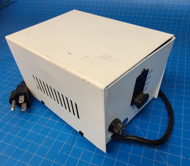 Philmore 120/110 x 220/240 VAC Step Up / Step Down Transformer ST-300