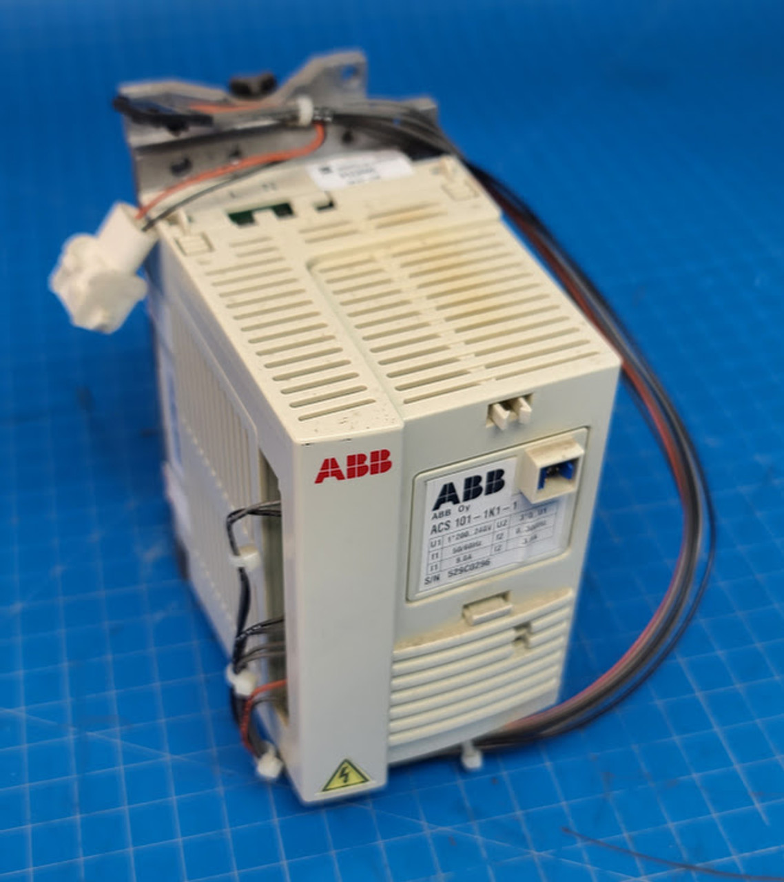 Bourg BB3002 0-240 VAC In x 0-300 Hz Out Variable Transformer 9423090