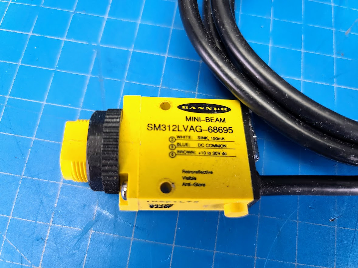 Banner Visible Red 2000mm Photoelectric Sensor SM312LVAG-68695