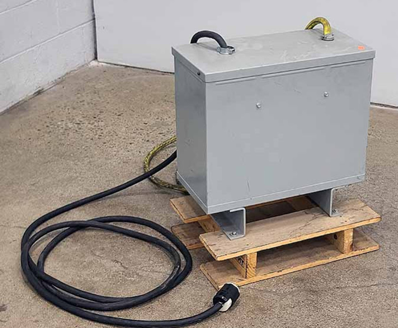 Acme Primary 575D Secondary 460Y/266 20kVA 60hz 3ph Enclosed Transformer  DTHB0202S