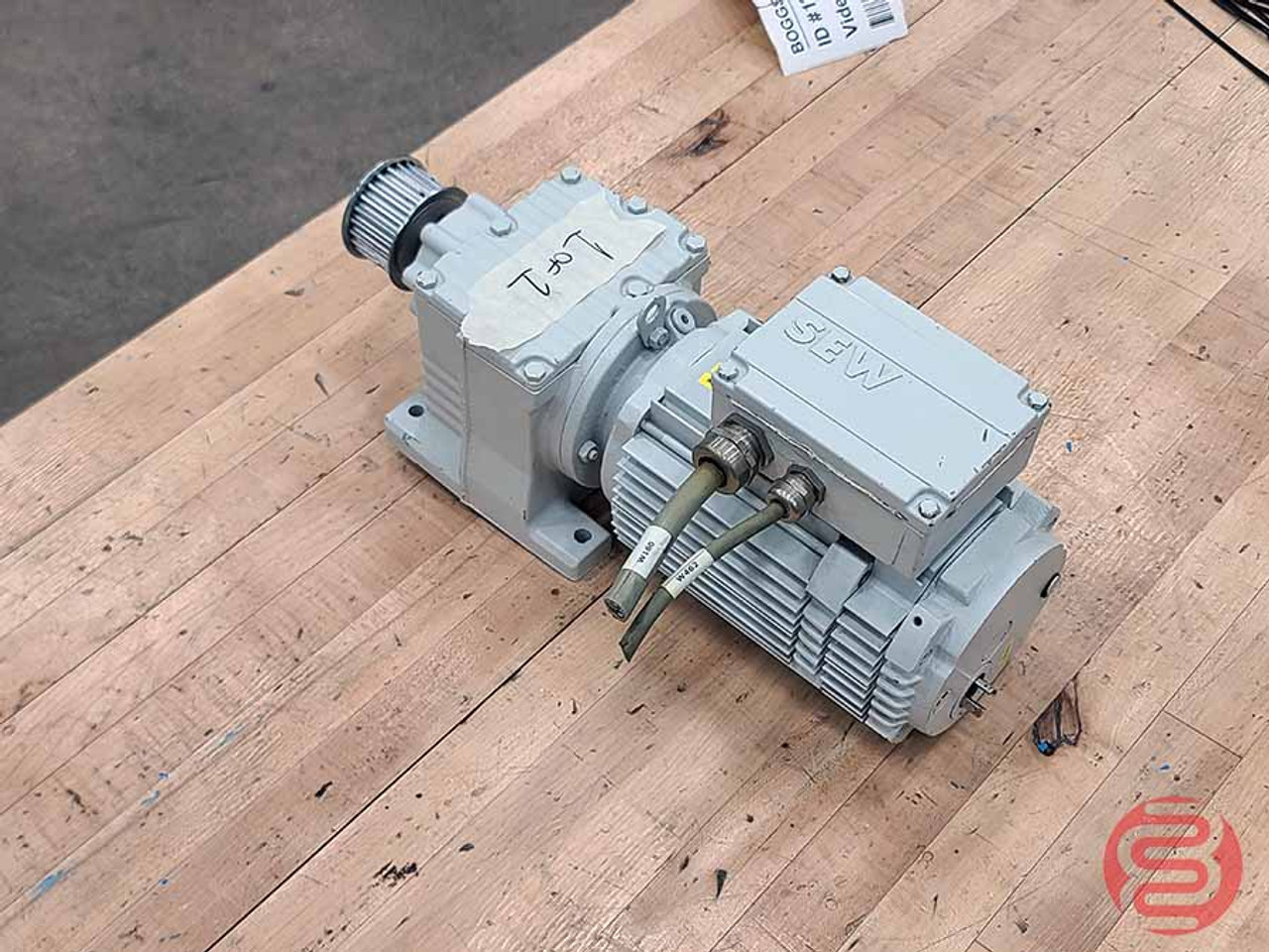 Sew-Eurodrive 400 V 7.36:1 Ratio 4500 Rpm Motor R27 DY71S/B/TH Sew-Eurodrive 400 V 7.36:1 Ratio 4500 Rpm Motor R27 DY71S/B/TH