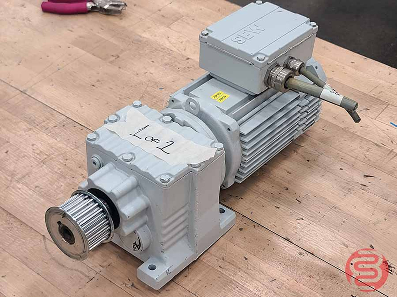 Sew-Eurodrive 400 V 7.36:1 Ratio 4500 Rpm Motor R27 DY71S/B/TH Sew-Eurodrive 400 V 7.36:1 Ratio 4500 Rpm Motor R27 DY71S/B/TH