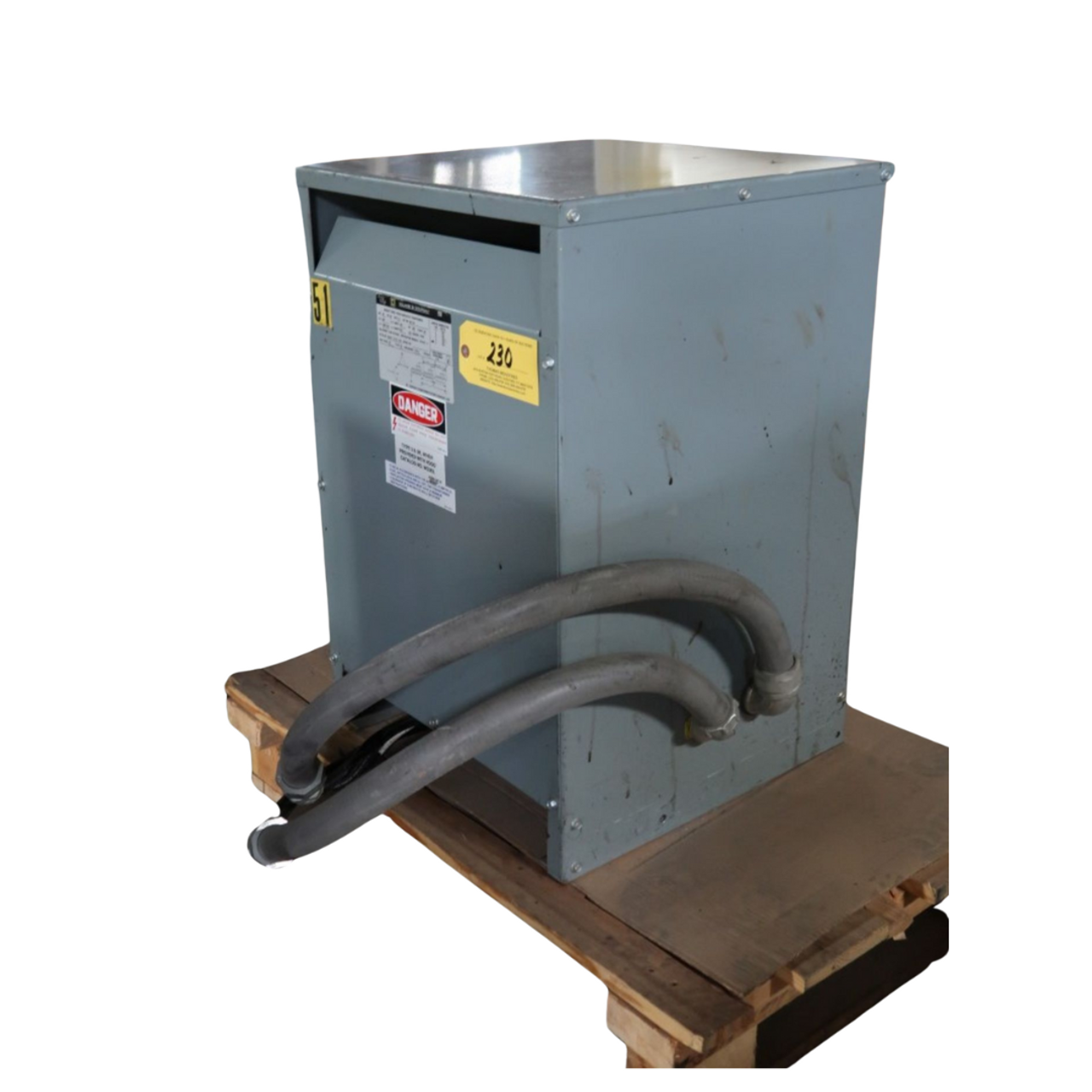 Sqaure D 45 kVA 240V 108A x 208Y/120 V 125A Transformer 45T12H