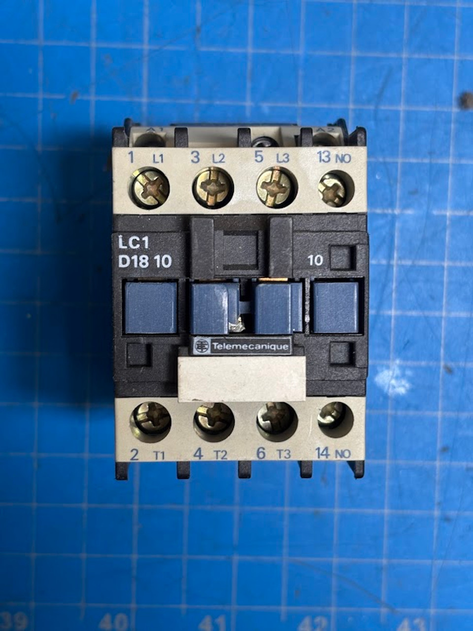 Telemecanique 32A Contactor LC1-D1810