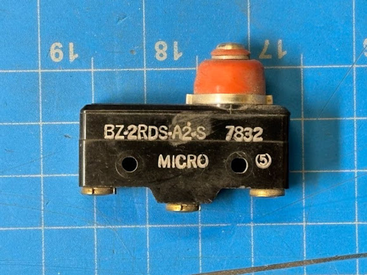Honeywell 125V 15A Micro Limit Switch BZ-2RDS-A2-S