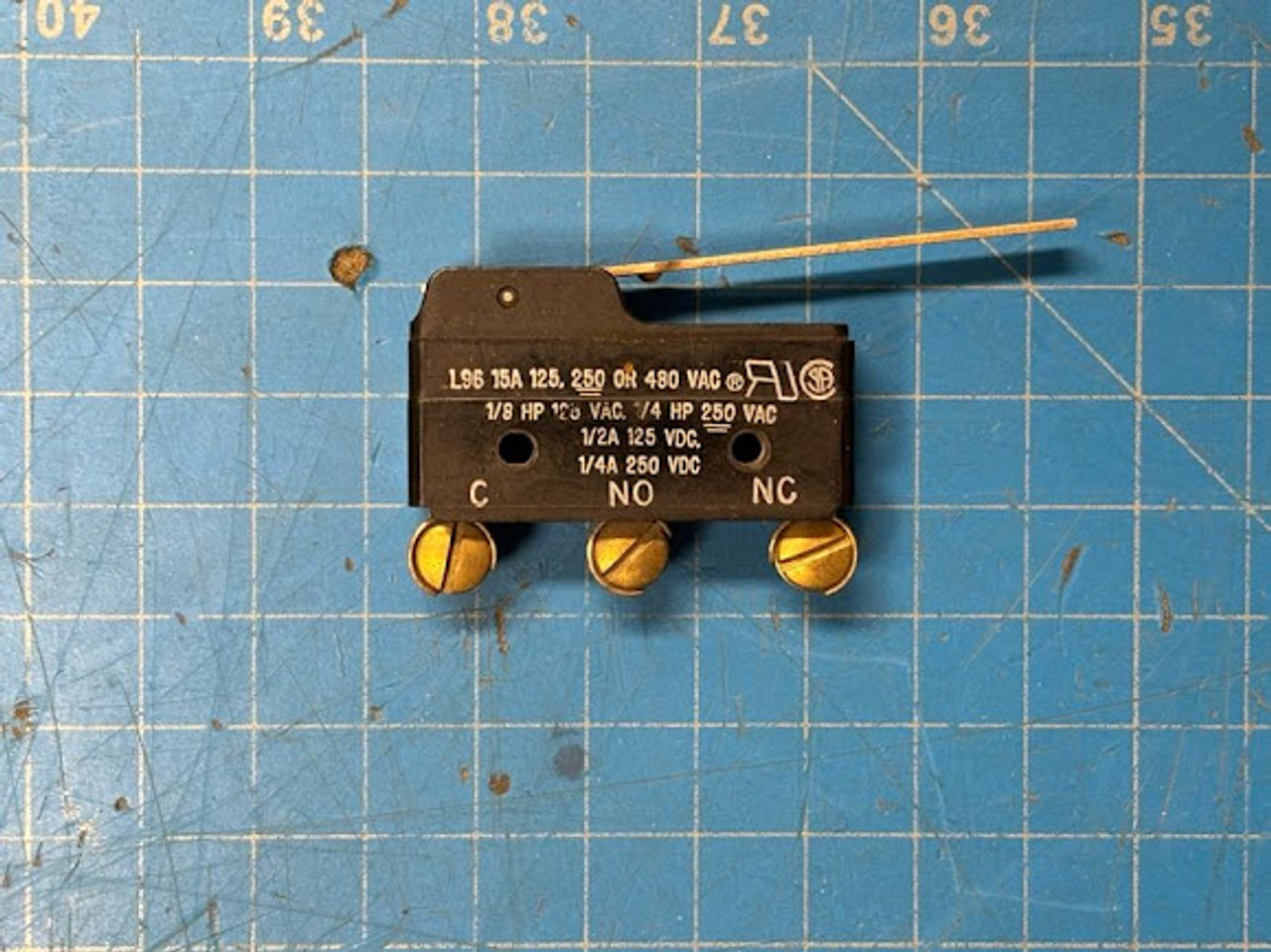 Honeywell 125VAC 15A Lever Actuator Micro Limit Switch BZ-2RW84-P4