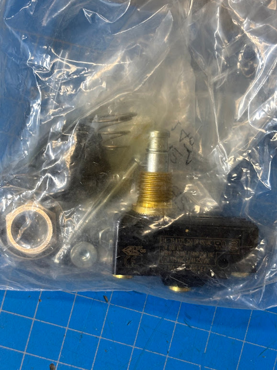 Honeywell 250VAC 15A Snap Action Plunger Limit Switch New BZ-2RQ77