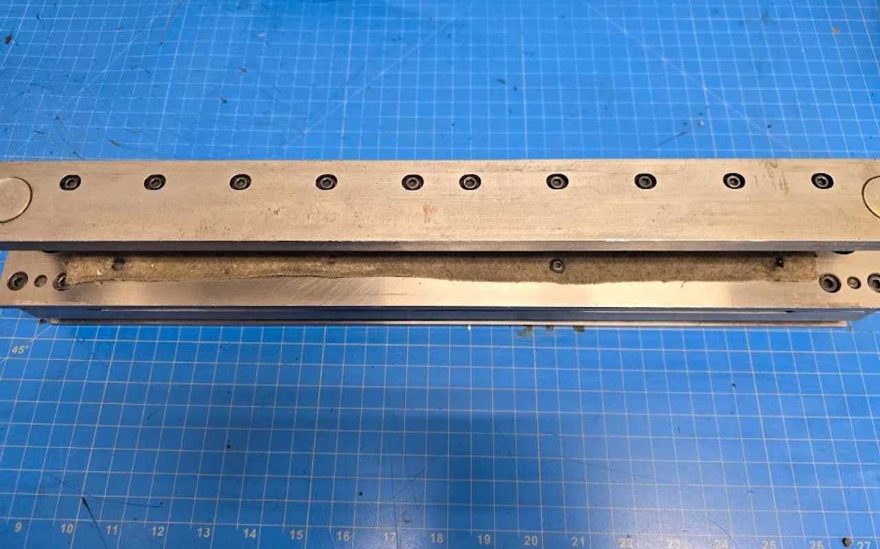 JBI Lhermite EX380 2:1 8mm x 4.8mm Oversized Comb-bind Punch Die Tool Missing 10 Pins JBI Lhermite EX380 2:1 8mm x 4.8mm Oversized Comb-bind Punch Die Tool Missing 10 Pins