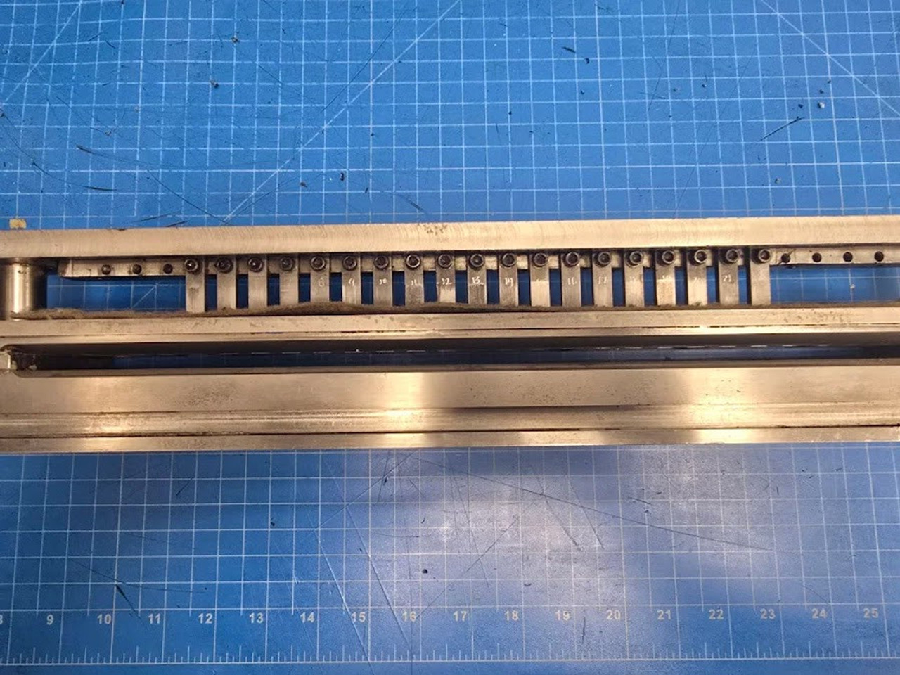JBI Lhermite EX380 2:1 8mm x 4.8mm Oversized Comb-bind Punch Die Tool Missing 10 Pins JBI Lhermite EX380 2:1 8mm x 4.8mm Oversized Comb-bind Punch Die Tool Missing 10 Pins