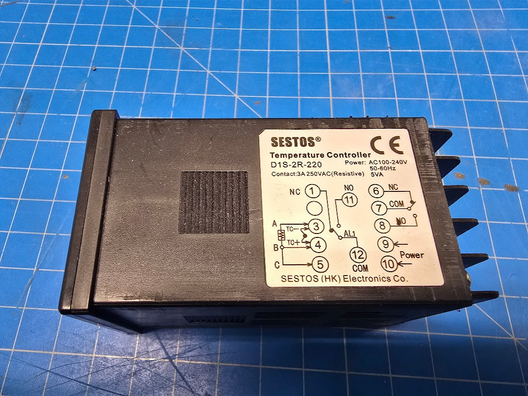 Sestos AC100-240V 5VA Temperature Controller D1S-2R-220