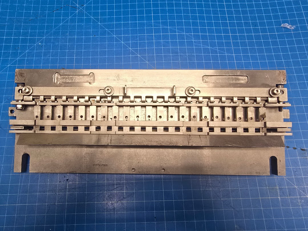 GBC AP-2 Ultra CombBind Standard Die Set  0177497000