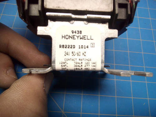 Honeywell R8222D1014 24VAC Relay - P02-000427