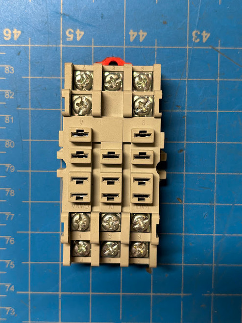 Square D Ser C 15A 300V Contact Block Relay Socket 8501NR82