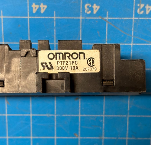 Omron 300V 10A 11-Pin Relay Socket PTF21PC