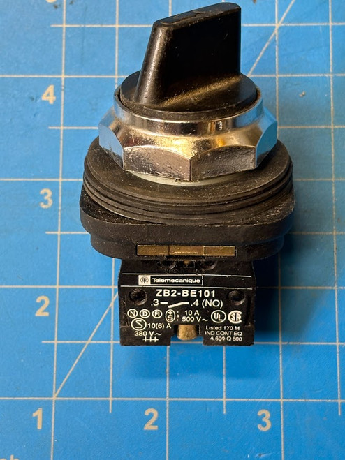 Telemecanique 10A 380V Black Selector Switch with Contact Block ZB2-BE101
