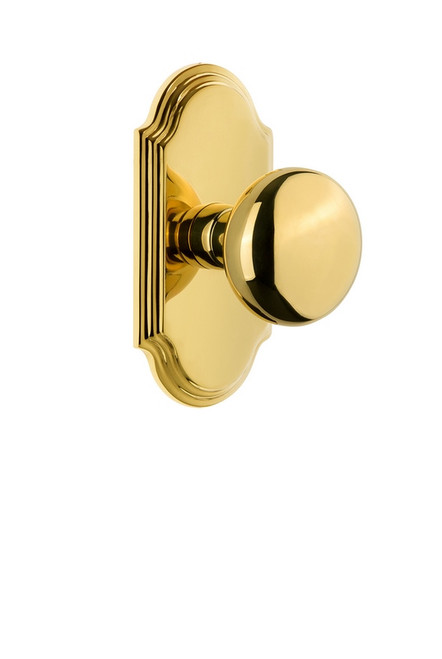 Grandeur Hardware - Arc Plate Privacy with Fifth Avenue Knob in Lifetime Brass - ARCFAV - 821733