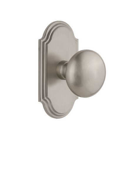 Grandeur Hardware - Arc Plate Privacy with Fifth Avenue Knob in Satin Nickel - ARCFAV - 821752