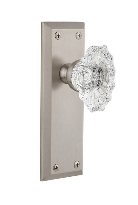 Grandeur Hardware - Fifth Avenue Plate Double Dummy with Biarritz Crystal Knob in Satin Nickel - FAVBIA - 800559