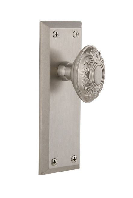 Grandeur Hardware - Fifth Avenue Plate Passage with Grande Victorian Knob in Satin Nickel - FAVGVC - 812634