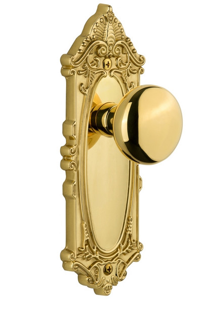 Grandeur Hardware - Grande Victorian Plate Passage with Fifth Avenue Knob in Polished Brass - GVCFAV - 812886