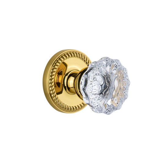 Grandeur Hardware - Newport Plate Passage with Fontainebleau Crystal Knob in Polished Brass - NEWFON - 813158