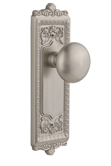 Grandeur Hardware - Windsor Plate Privacy with Fifth Avenue knob in Satin Nickel - WINFAV - 815059