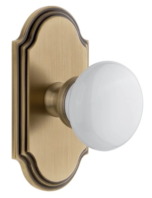 Grandeur Hardware - Arc Short Plate Privacy with Hyde Park Knob in Vintage Brass - ARCHYD - 884945